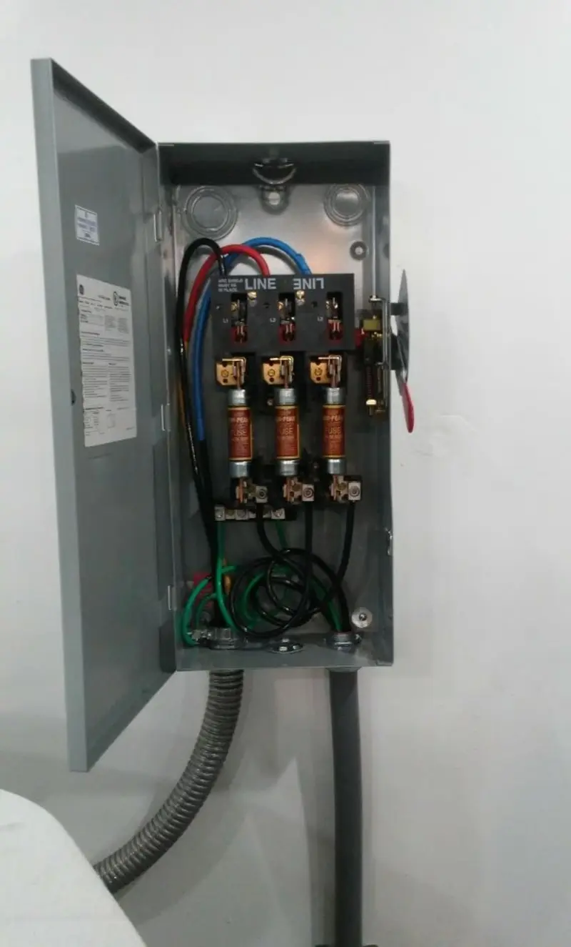 Three-phase disconnect switch installed for Smoke Detector Installation in Hayden